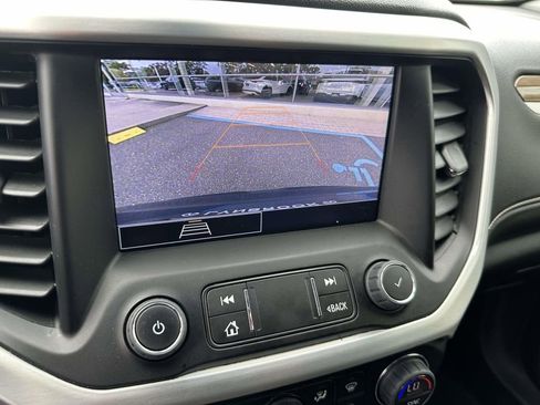 Used 2023 GMC Acadia SLE w/ Driver Convenience Package image 30