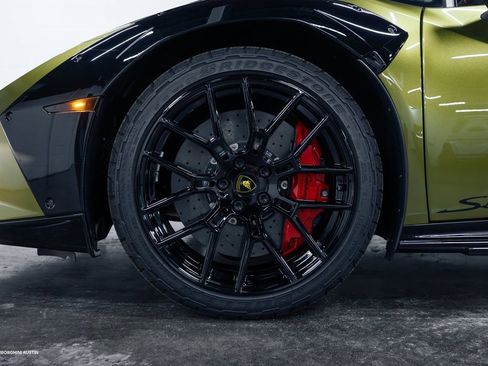 Used 2024 Lamborghini Huracan Sterrato image 5
