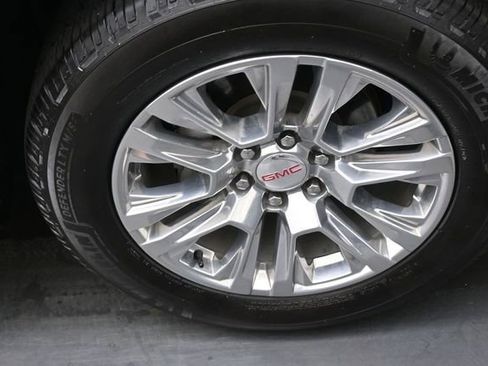 Used 2023 GMC Yukon Denali RWD image 32
