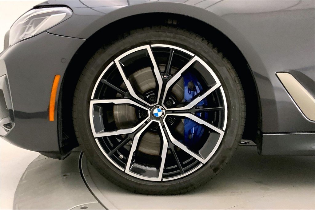 Used 2022 BMW M550i xDrive w/ Executive Package AWD/4WD image 8