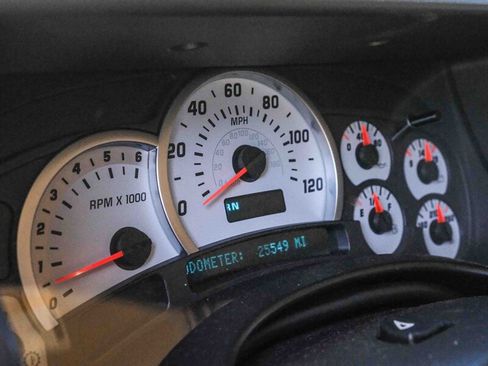 Used 2004 HUMMER H2 w/ Chrome Appearance Package image 63