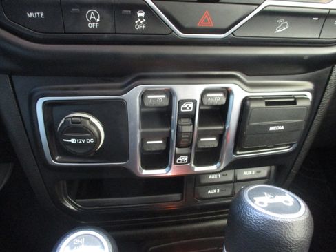 Used 2019 Jeep Wrangler Unlimited Sport image 15