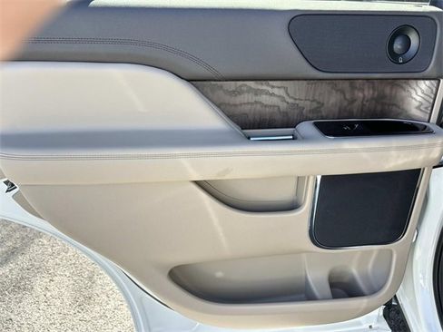 Used 2024 Lincoln Navigator Reserve image 23