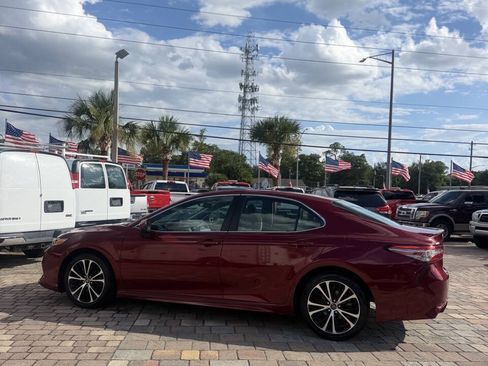 Used 2018 Toyota Camry SE FWD image 9