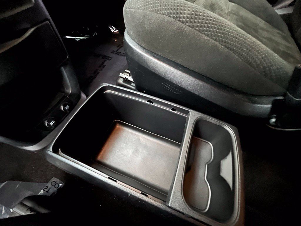 Used 2015 Dodge Grand Caravan SE FWD image 23