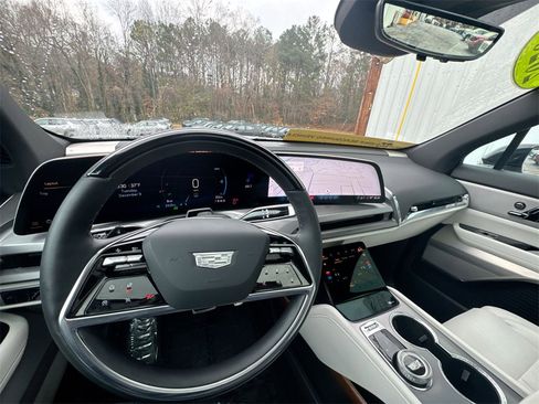 Used 2026 Cadillac Vistiq Sport image 30