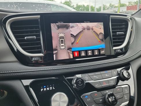New 2027 Chrysler Pacifica Limited FWD image 21