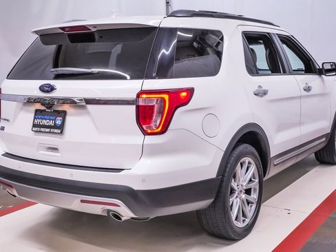 Used 2017 Ford Explorer Limited image 6