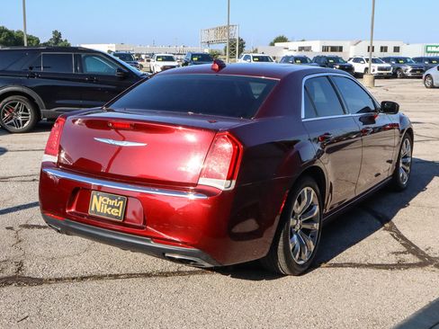 Used 2016 Chrysler 300 Limited RWD image 4
