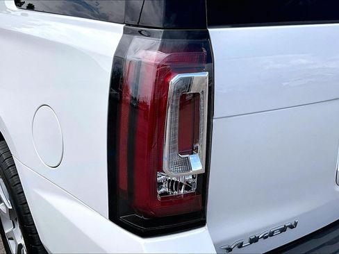 Used 2016 GMC Yukon Denali w/ Open Road Package AWD/4WD image 32