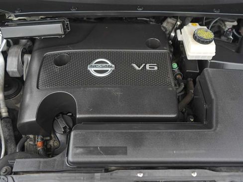 Used 2013 Nissan Pathfinder Platinum w/ Platinum Premium Pkg FWD image 9