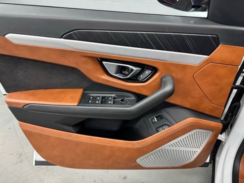 Used 2021 Lamborghini Urus image 16