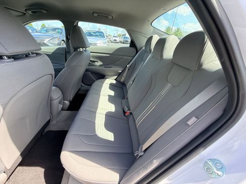 Used 2025 Hyundai Elantra Sport image 18