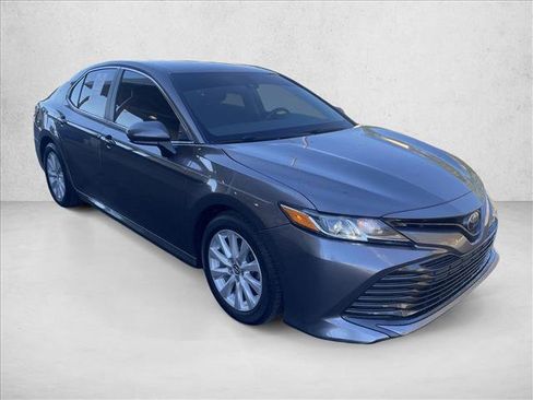 Used 2019 Toyota Camry LE image 3