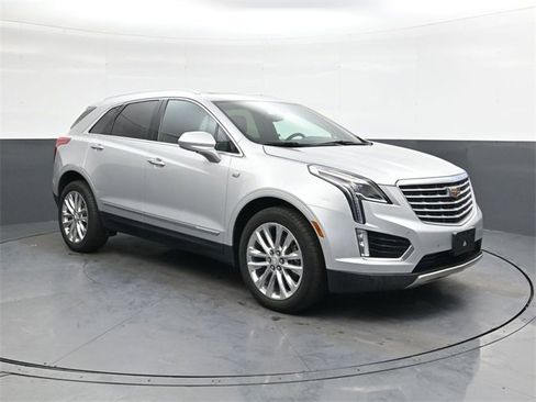 Used 2017 Cadillac XT5 Platinum image 2