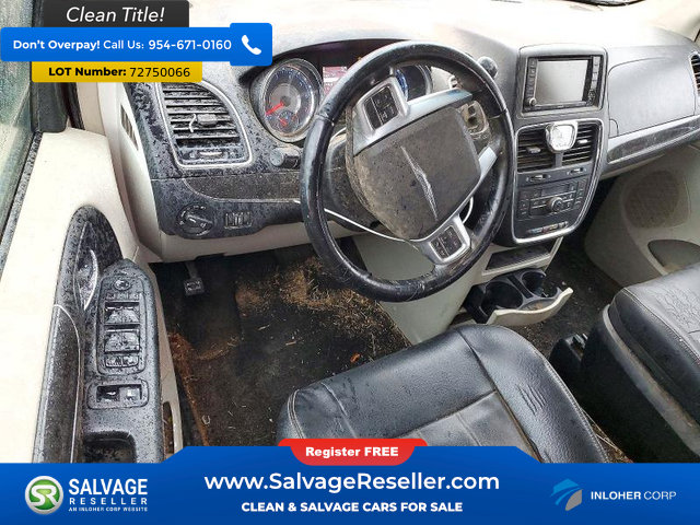 Used 2013 Chrysler Town & Country Touring FWD image 11