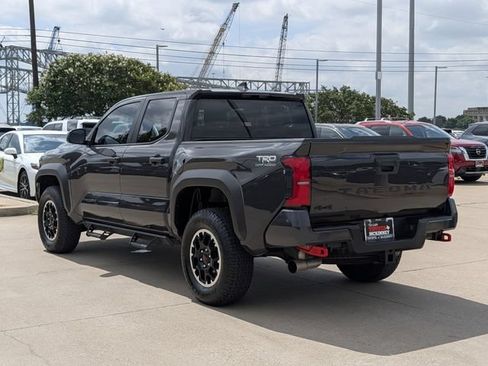 Used 2025 Toyota Tacoma TRD Off-Road AWD/4WD image 9