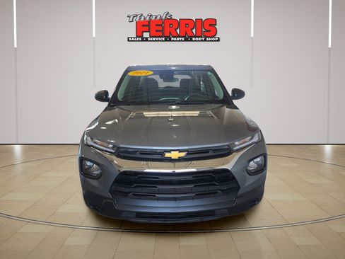 Used 2021 Chevrolet TrailBlazer LS FWD image 2
