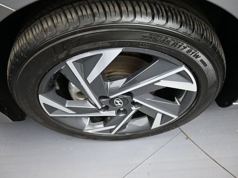 Certified 2025 Hyundai Elantra SEL image 14