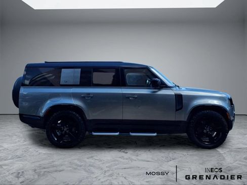 Used 2024 Land Rover Defender 130 X-Dynamic SE AWD/4WD image 8