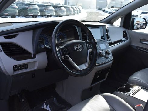 Used 2016 Toyota Sienna XLE image 11