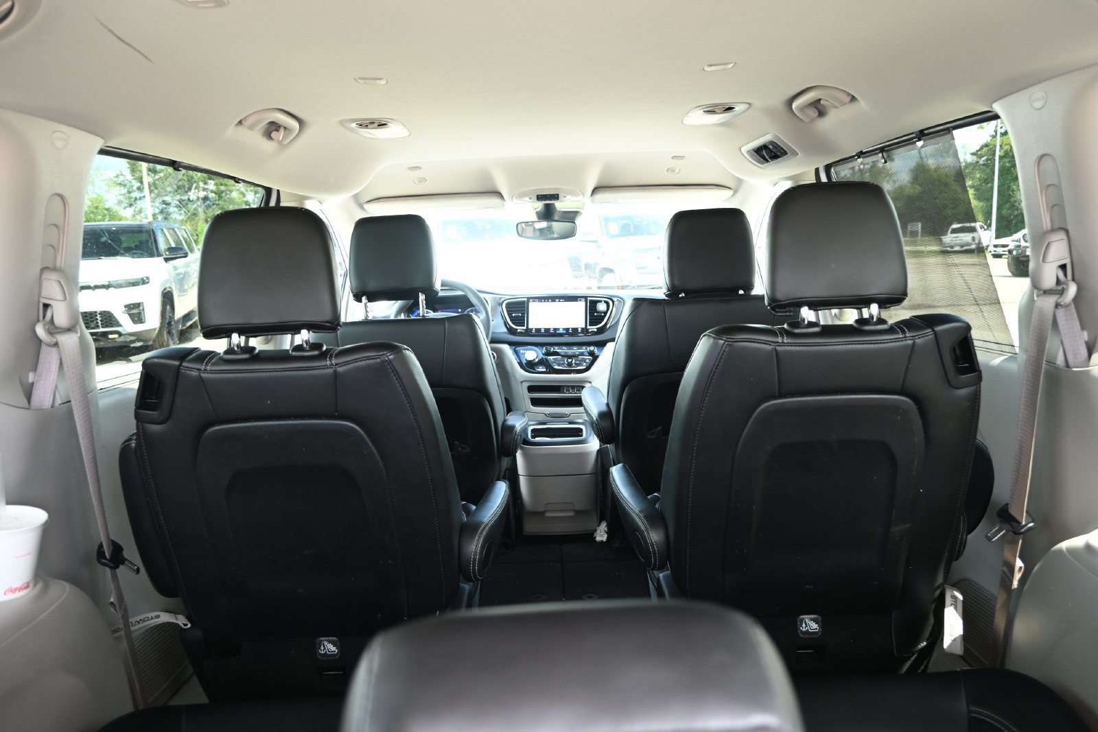 Used 2024 Chrysler Pacifica Touring-L FWD image 28