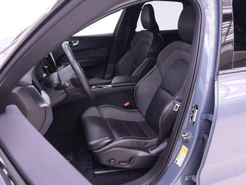 Used 2022 Volvo XC60 T8 R-Design AWD/4WD image 7