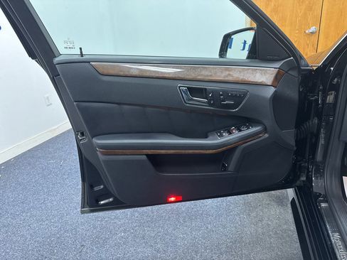 Used 2011 Mercedes-Benz E 350 4MATIC Sedan image 5