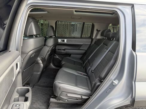 Used 2025 Hyundai Santa Fe Limited FWD image 17