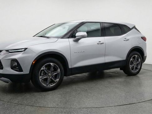 Used 2025 Chevrolet Blazer LT image 3