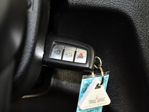 Used 2017 Nissan Rogue S AWD/4WD image 24