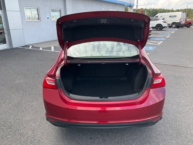 Used 2017 Chevrolet Malibu LT FWD image 17