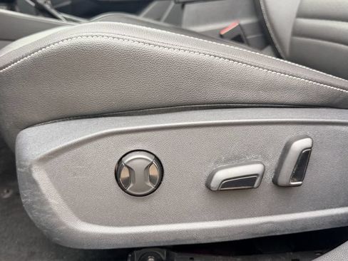 Used 2024 Volkswagen Jetta SE FWD image 26