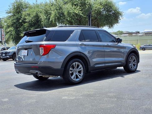 Used 2021 Ford Explorer XLT w/ Equipment Group 202A RWD image 6