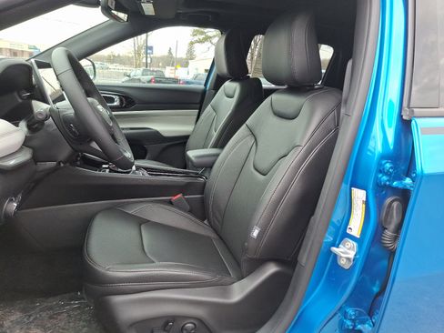 New 2025 Jeep Compass Limited w/ Elite Group image 8