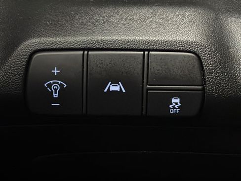 Used 2023 Hyundai Elantra SEL w/ Preferred Accessory Package FWD image 29