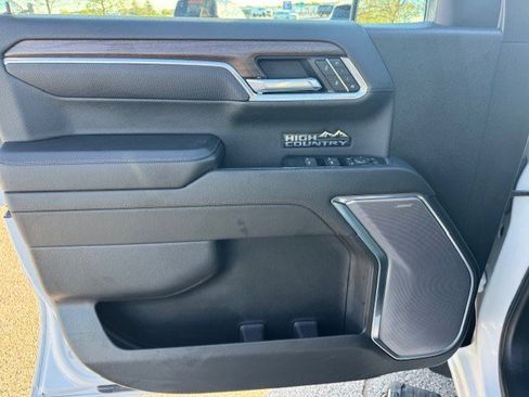 Used 2022 Chevrolet Silverado 1500 High Country w/ High Country Premium Package AWD/4WD image 11