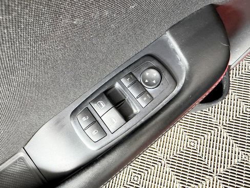 Used 2015 Dodge Challenger SXT w/ Driver Convenience Group RWD image 27
