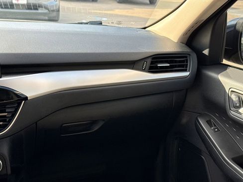 Used 2020 Ford Escape SE image 17