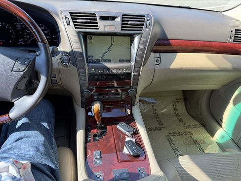 Used 2007 Lexus LS 460 RWD image 16