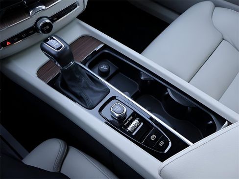 Used 2020 Volvo XC60 T5 Inscription image 27