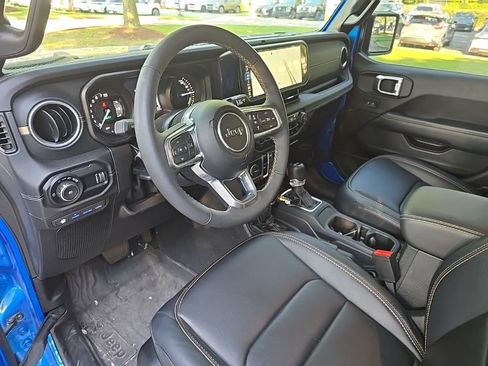 Used 2024 Jeep Wrangler Unlimited Sahara w/ Technology Group AWD/4WD image 13