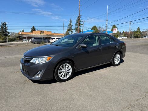 Used 2012 Toyota Camry XLE image 2
