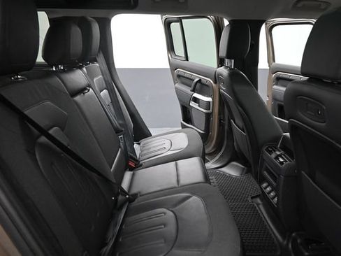 Used 2020 Land Rover Defender 110 SE AWD/4WD image 23