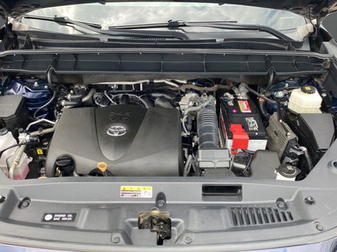 Used 2021 Toyota Highlander XLE FWD image 29
