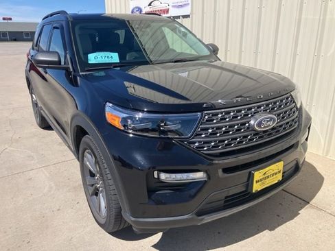 Used 2021 Ford Explorer XLT w/ Equipment Group 202A AWD/4WD image 3