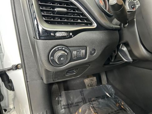 Used 2023 Jeep Cherokee Altitude Lux AWD/4WD image 19