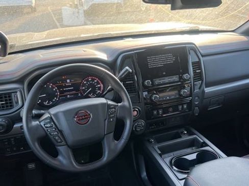 Used 2024 Nissan Titan PRO-4X w/ Pro-4x Convenience Package AWD/4WD image 8