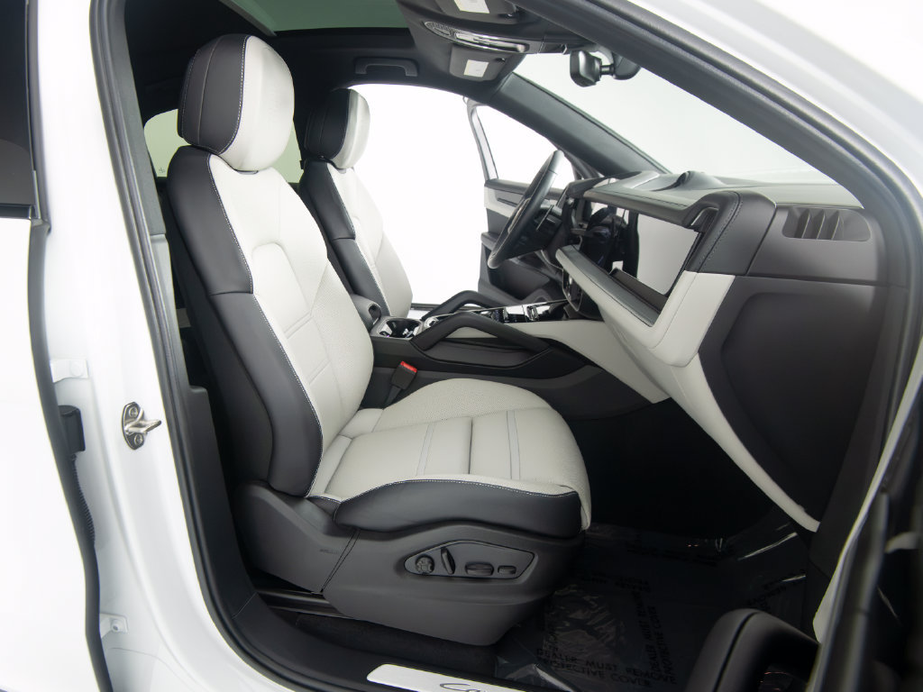 Certified 2026 Porsche Cayenne E-Hybrid Coupe AWD/4WD image 36
