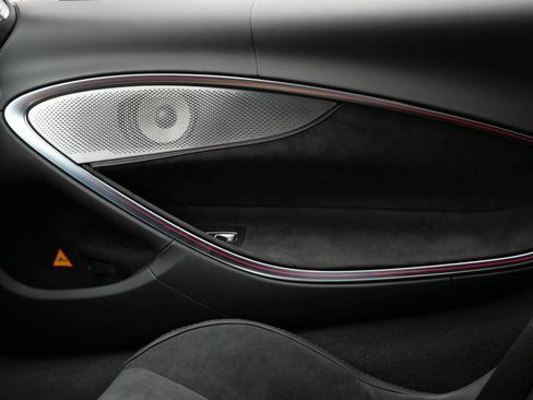 Used 2024 McLaren Artura Performance image 14